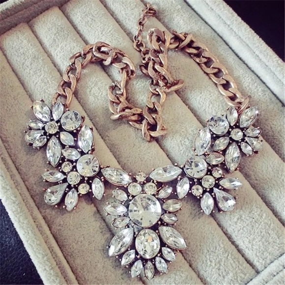 ✨”DIANA”✨GORGEOUS CRYSTAL STATEMENT NECKLACE-NEW✨ - Picture 2 of 8